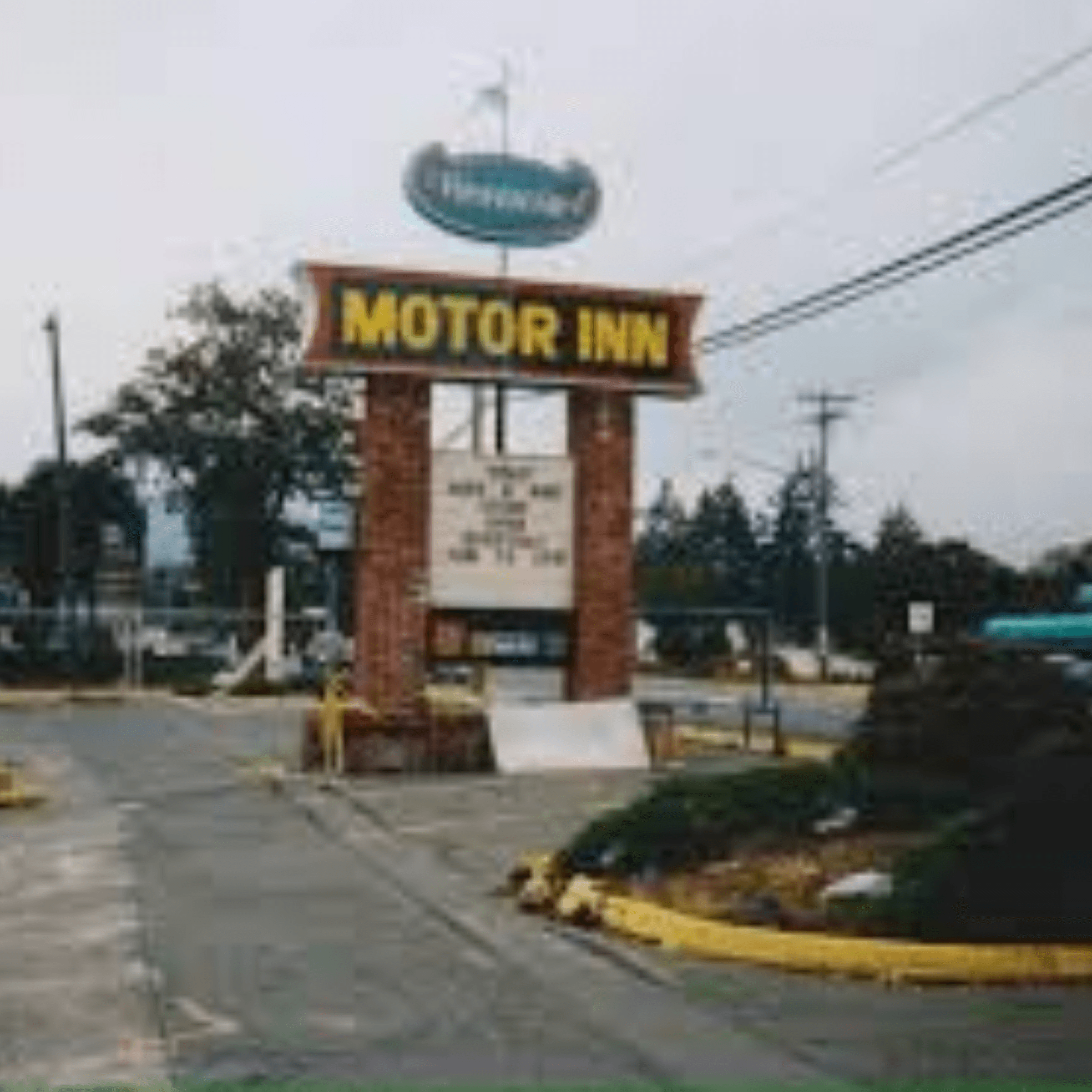 A vintage Motor Inn sign on the West Shore